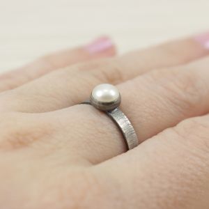 perła, srebro, pierścionek srebrny, pierścionek z perłą, srebrny pierścionek z perłą, srebrna biżuteria, biżuteria chileart, rękodzieło, chileart
